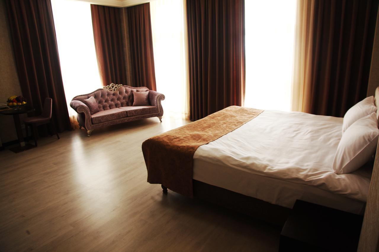 Karagat Hotel Каракол Екстериор снимка