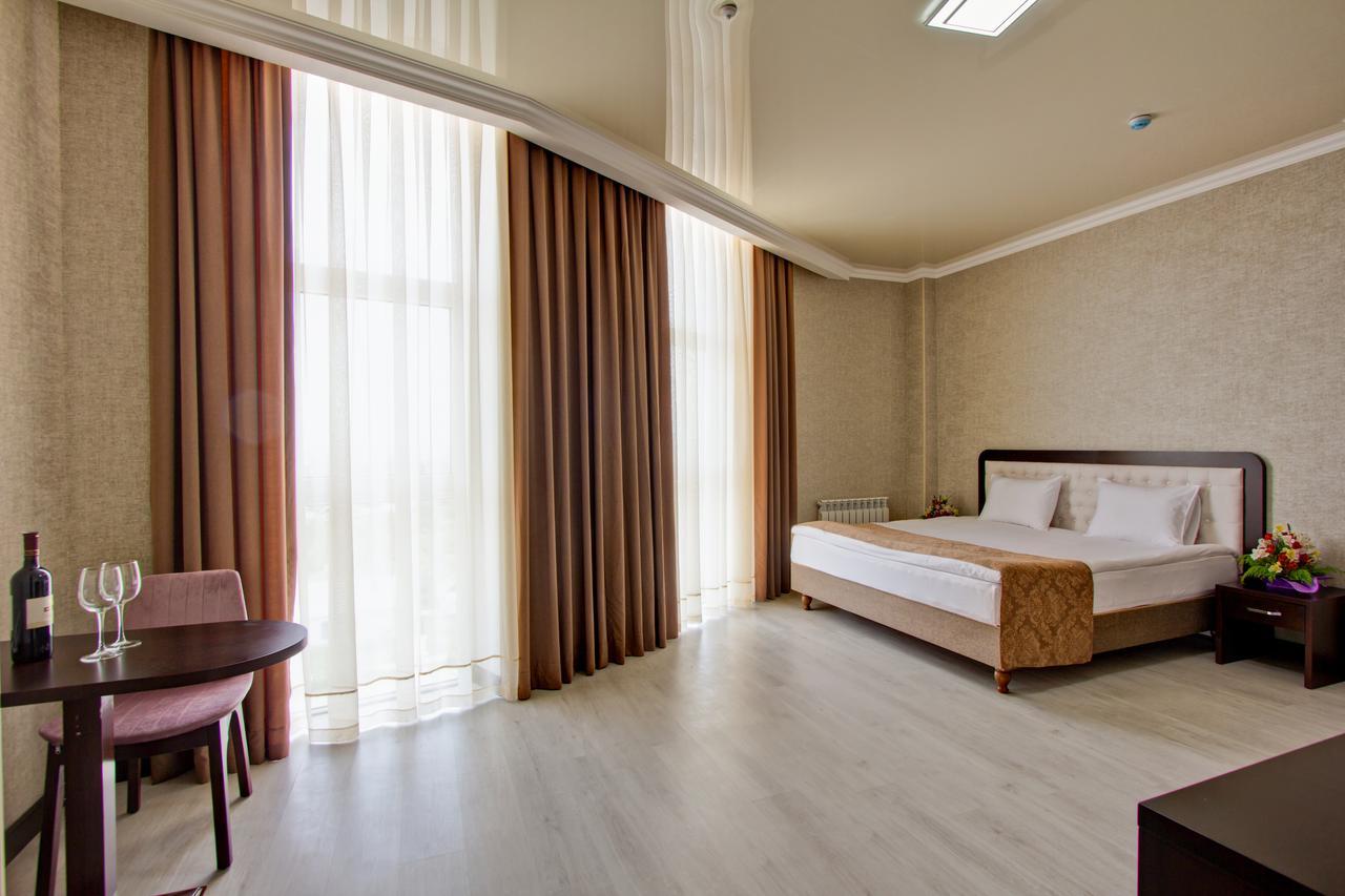 Karagat Hotel Каракол Екстериор снимка