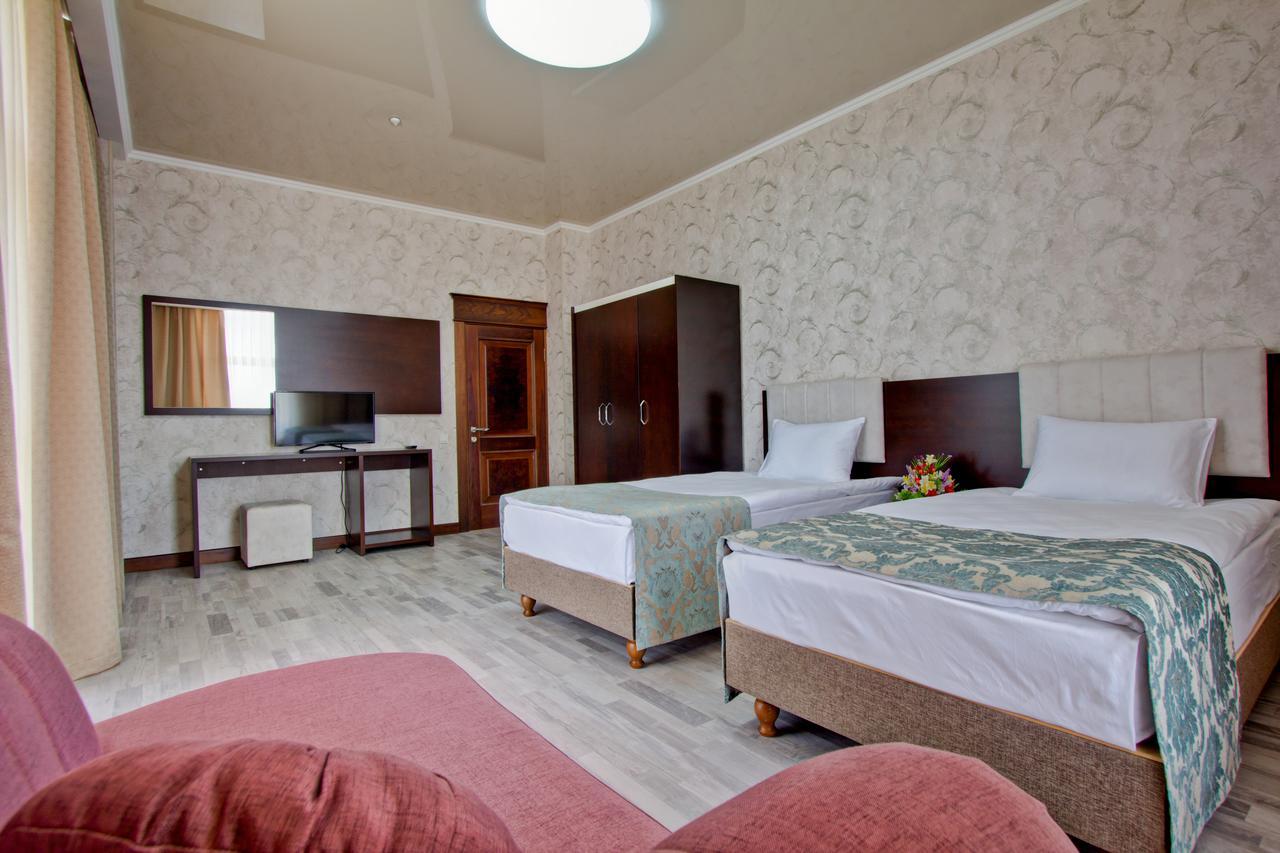 Karagat Hotel Каракол Екстериор снимка