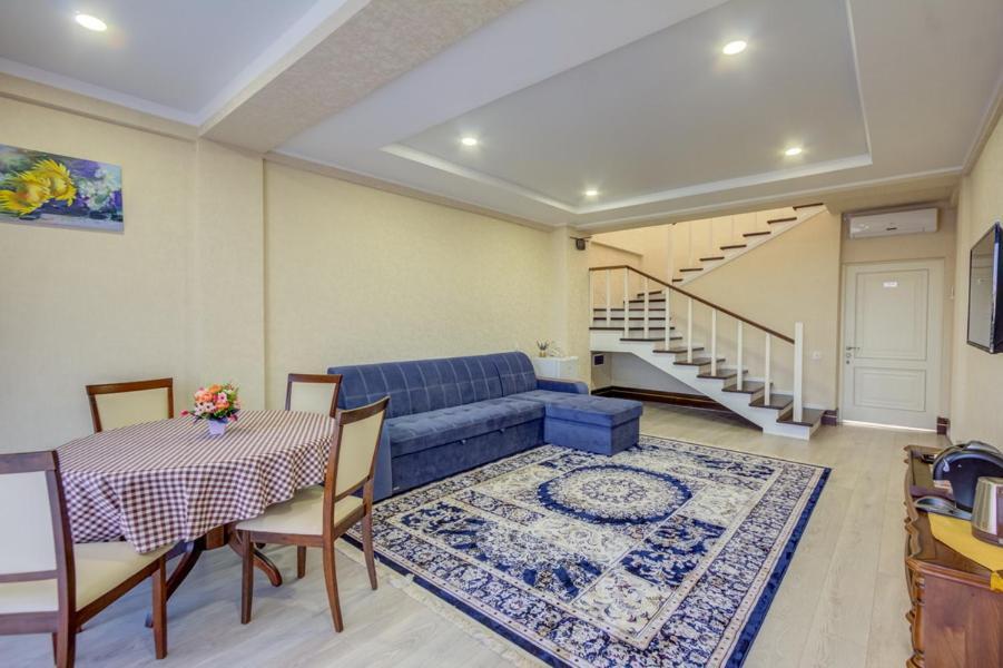 Karagat Hotel Каракол Екстериор снимка