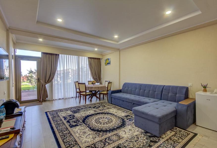 Karagat Hotel Каракол Екстериор снимка