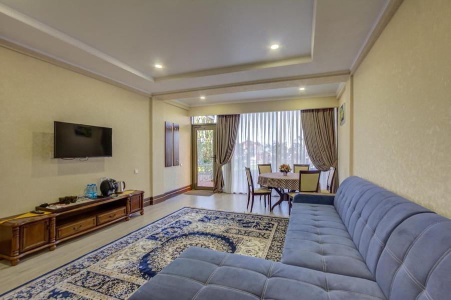 Karagat Hotel Каракол Екстериор снимка