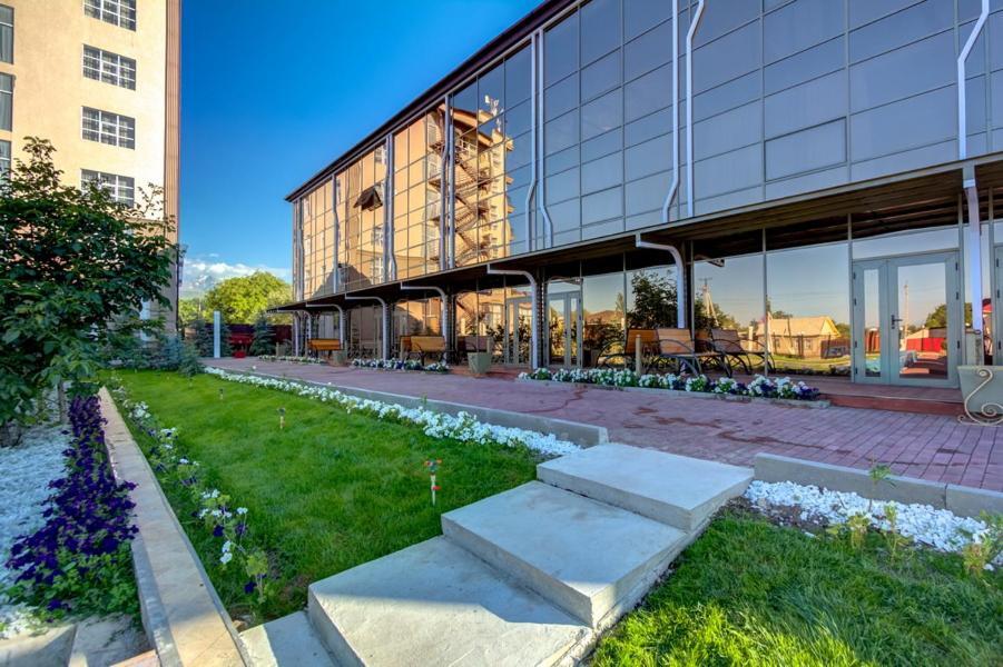 Karagat Hotel Каракол Екстериор снимка